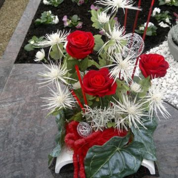 Individually designed grave arrangement – customer request from Kornelia Individually designed grave arrangement – customer request from Kornelia