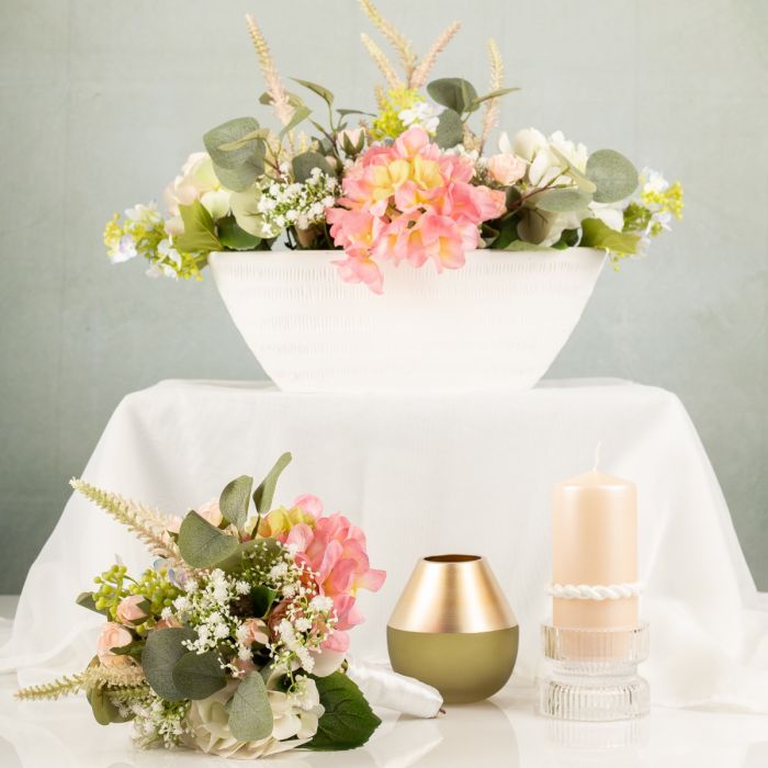 Customised wedding bouquet / flower arrangement