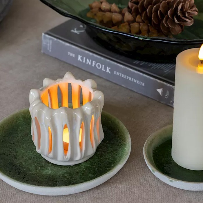 Candle plate holder