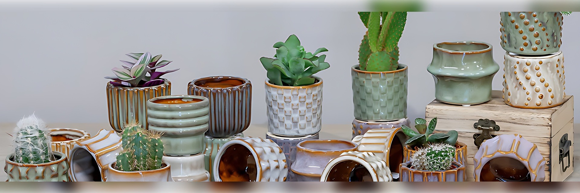 Flower pots on INNA Glas